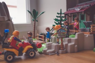 brinquedos lego organizados com imaginação e criatividade